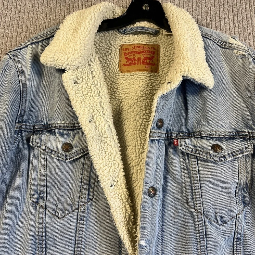Levi's Vintage Trucker Jacket Men's L Distressed Light Wash Denim Sherpa Lined - Picture 3 of 12